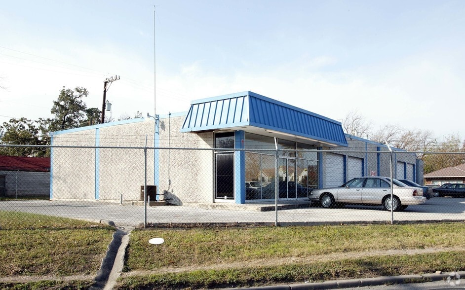 More Photos Of 1403 Fredericksburg Rd, San Antonio Auto Repair For Sale