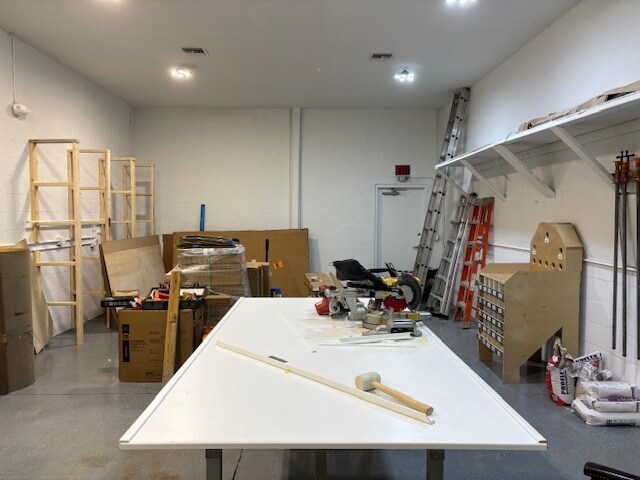 More Photos Of 326 NE 3rd Ave, Cape Coral Warehouse For Lease