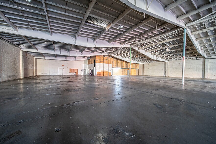 More Photos Of 12828 S Broadway, Los Angeles Warehouse For Sale