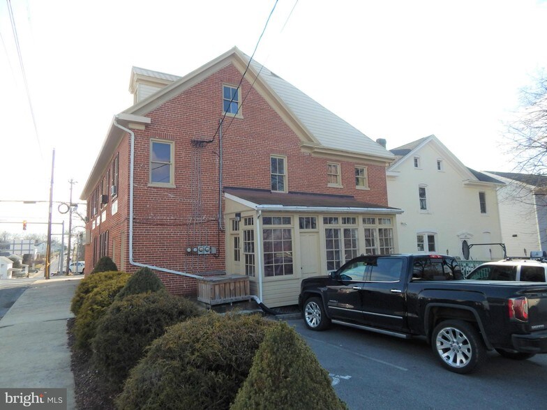 More Photos Of 824 N Queen St, Martinsburg Office For Sale