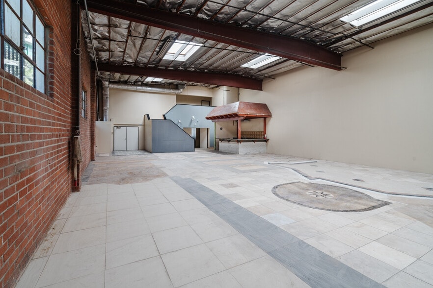 More Photos Of 8647 San Fernando Rd, Sun Valley Warehouse For Lease