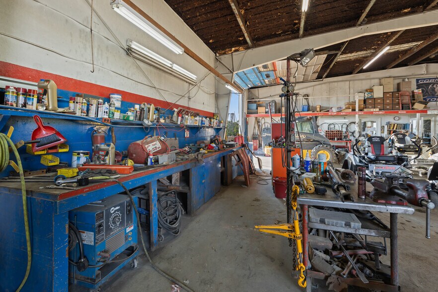 More Photos Of 60 US-54 Hwy, El Dorado Springs General Retail For Sale