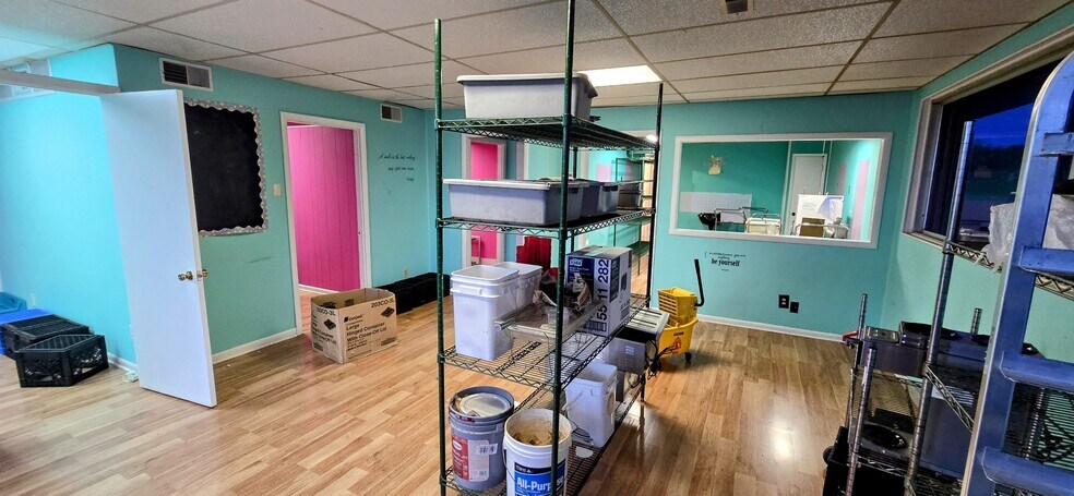 More Photos Of 925 Mill St, Pulaski Office For Sale
