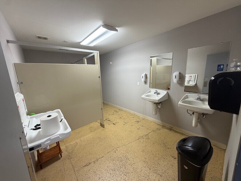 More Photos Of 198 Thompson Ave, Louisville Religious Facility For Sale