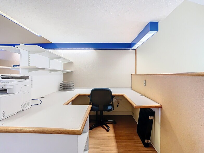More Photos Of 3333 W Kennedy Blvd, Tampa Loft Creative Space For Sale