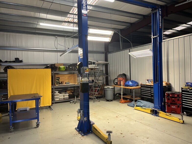 More Photos Of 3320 McLemore Dr, Pensacola Flex For Sale