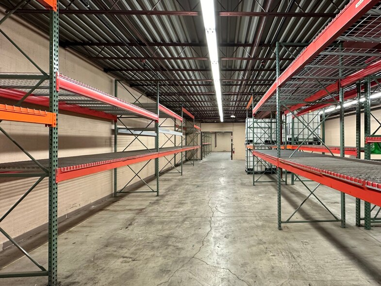 More Photos Of 1206 E Crosstown Pky, Kalamazoo Manufacturing For Lease