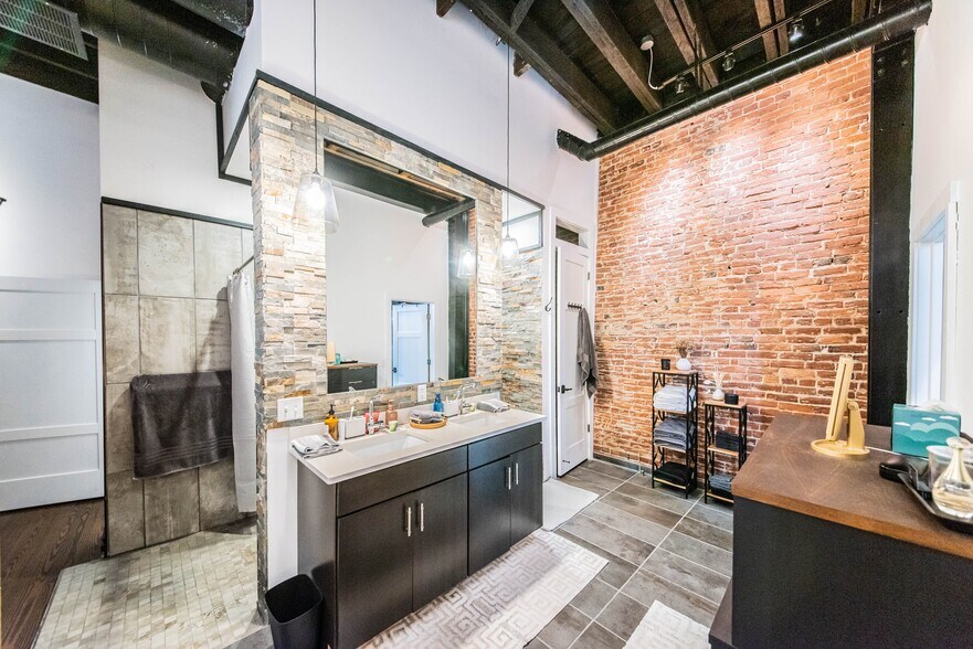 More Photos Of 133 S 3rd St, Paducah Storefront Retail Residential For Sale