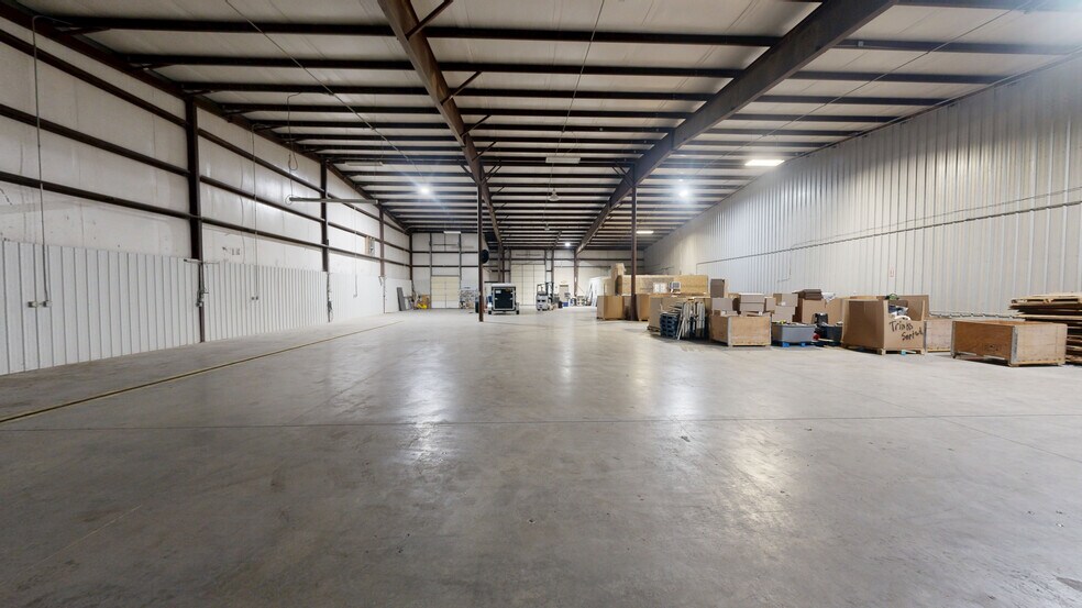 More Photos Of 413 Albano Dr, Springdale Warehouse For Lease