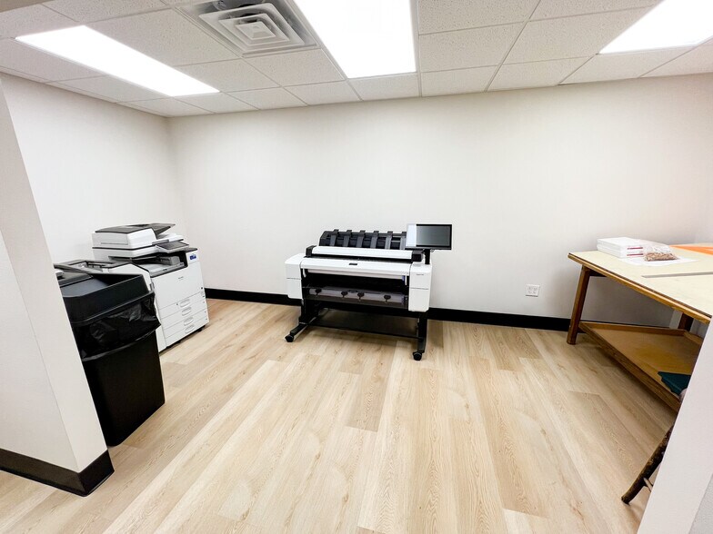 More Photos Of 808 W Indiana Ave, Midland Office For Sale