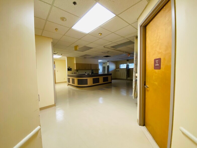 More Photos Of 404 Hall of Fame Dr, Lake City Medical For Lease