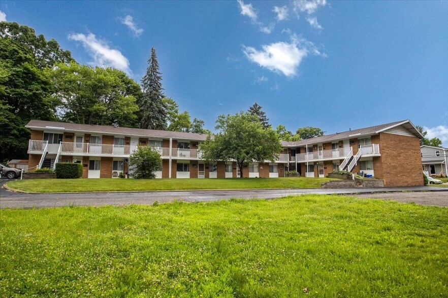 More Photos Of 2615 Ellet Ave, Akron Apartments For Sale