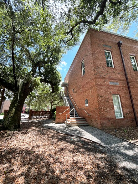 More Photos Of 240 Seven Farms Dr, Daniel Island Office For Sale
