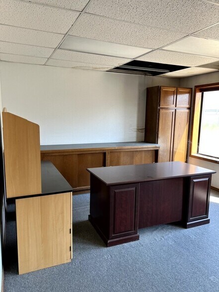 More Photos Of 1000 Washington St E, Vale Warehouse For Sale