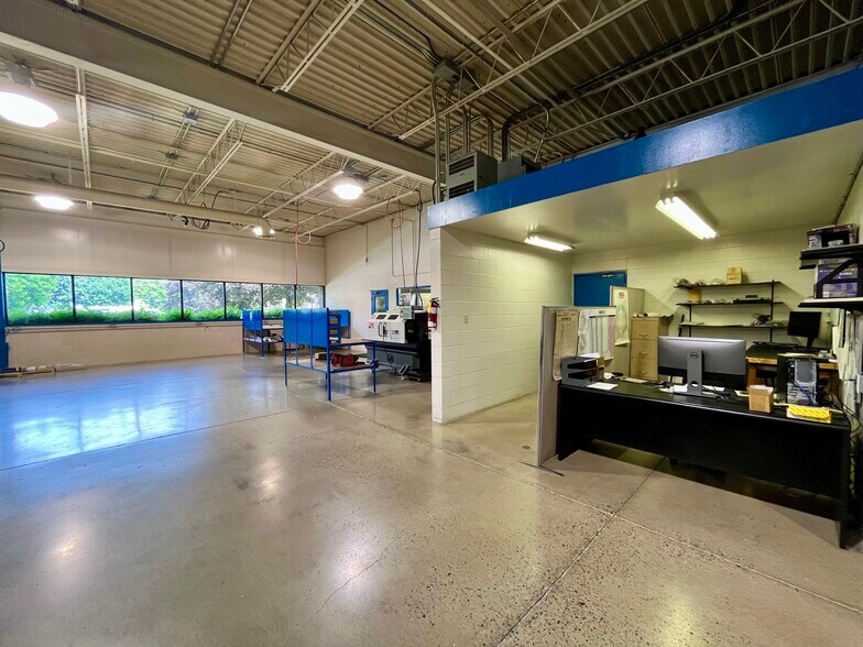 More Photos Of 95 Rankin St, Waterloo Flex For Sale