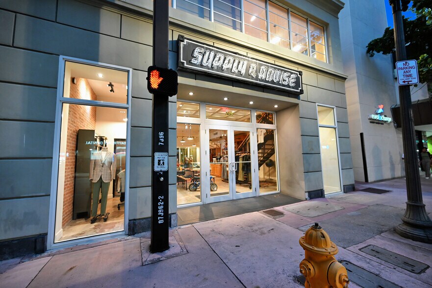 More Photos Of 223 SE 1st St, Miami Storefront Retail Office For Lease