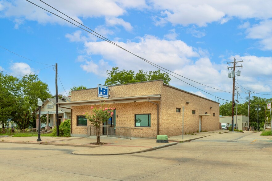 More Photos Of 210 W 24th St, Bryan Office For Lease