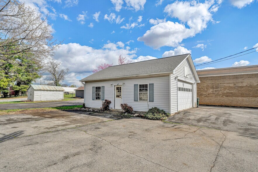 More Photos Of 628 S Colorado St, Salem Office For Sale