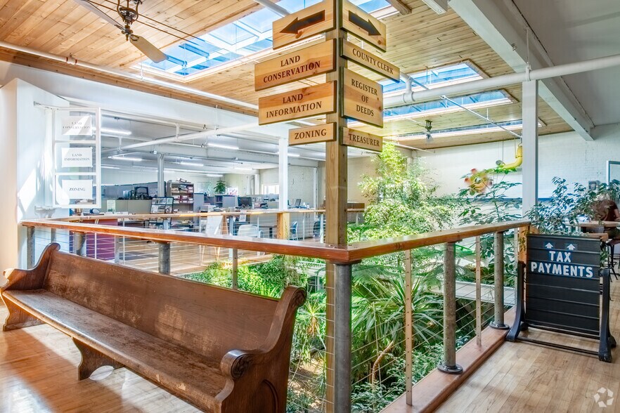 More Photos Of 218-326 Wisconsin Dr, Jefferson Office For Lease