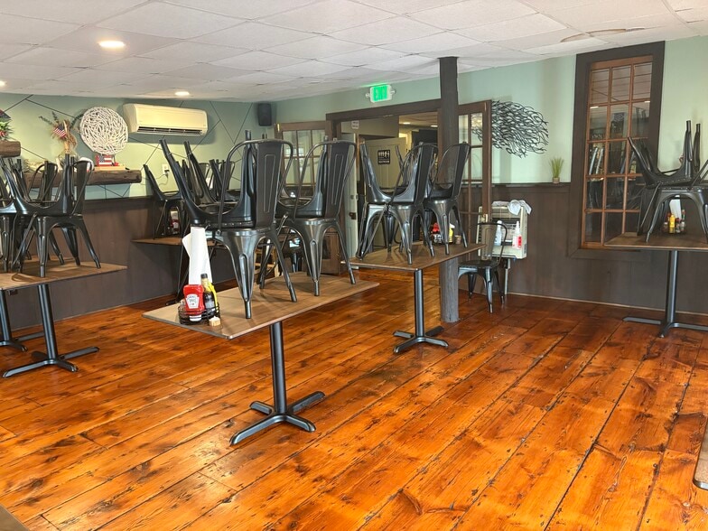 More Photos Of 6486 Lincoln Hwy W, Thomasville Restaurant For Sale
