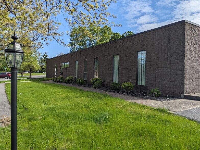 Primary Photo Of 6709 Brooklawn Pky, Syracuse Flex For Sale