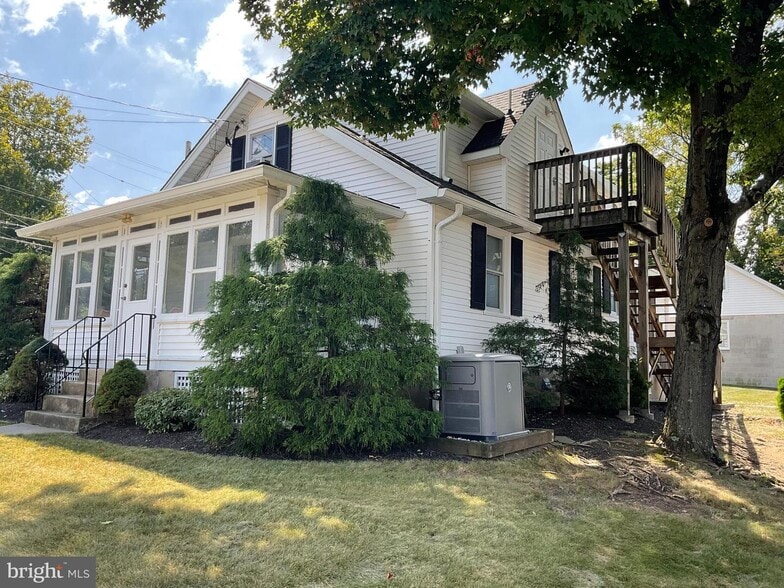 More Photos Of 300 Spruce St, Doylestown Office For Sale