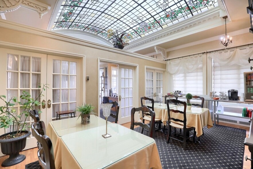 More Photos Of 802 N Duke St, Lancaster Office For Sale