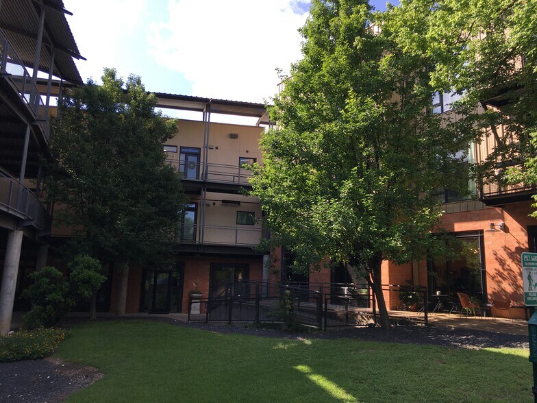 More Photos Of 2525 S Lamar Blvd, Austin Office For Sale