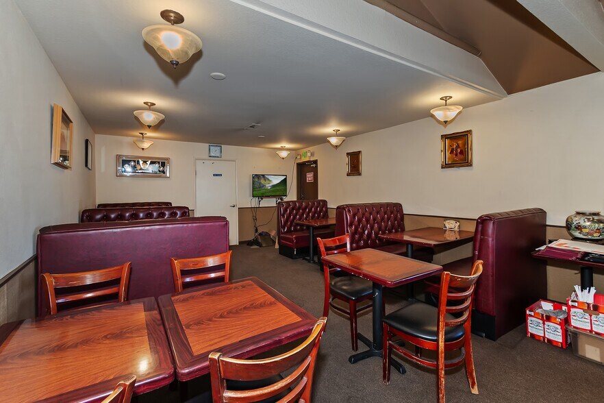 More Photos Of 41025 Big Bear Blvd, Big Bear Lake Restaurant For Sale