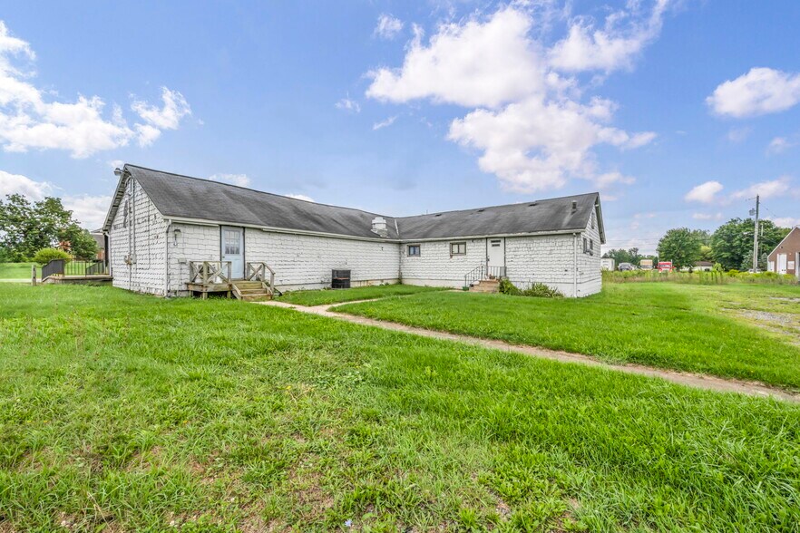 More Photos Of 40980 Butternut Park Ct, Elyria Specialty For Sale