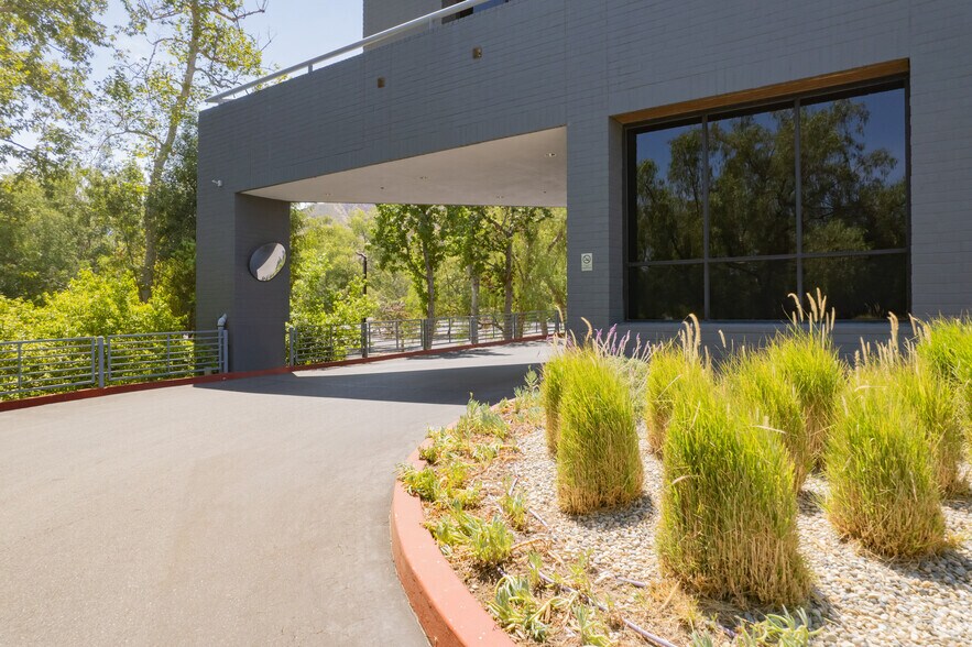 More Photos Of 30851 Agoura Rd, Agoura Hills Loft Creative Space For Lease