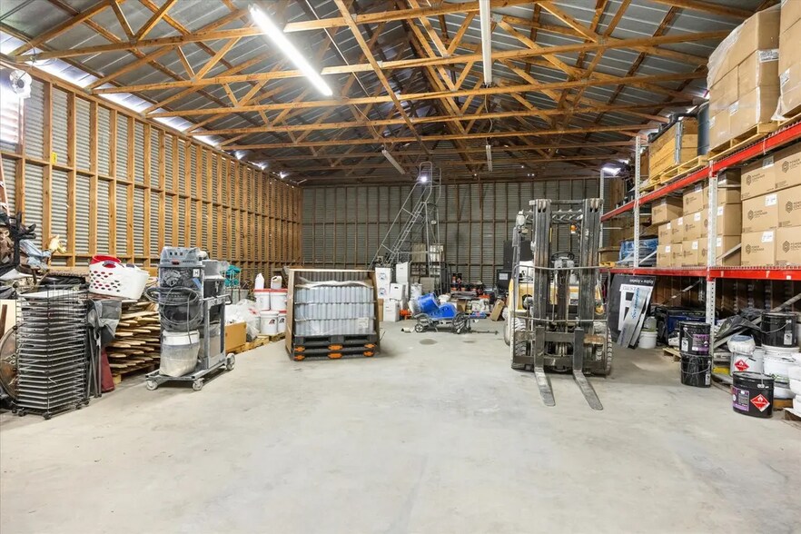 More Photos Of 1409 NE Barnard St, Glen Rose Storefront Retail Office For Sale