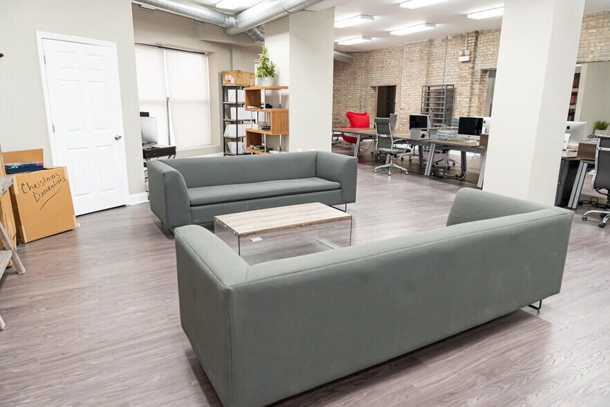 More Photos Of 7101-7129 S Yates Blvd, Chicago Office For Lease