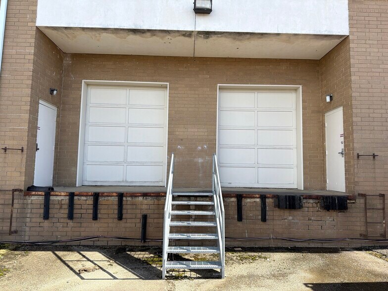 More Photos Of 2906-2924 Baltic Ave, Greensboro Industrial For Lease
