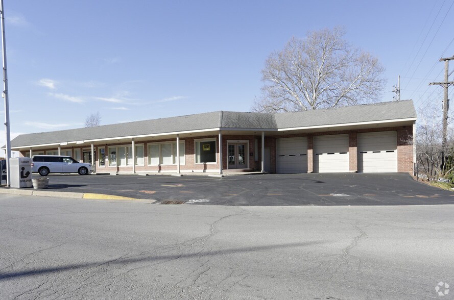 More Photos Of 100-106 S Sterling Ave, Sugar Creek Unknown For Lease