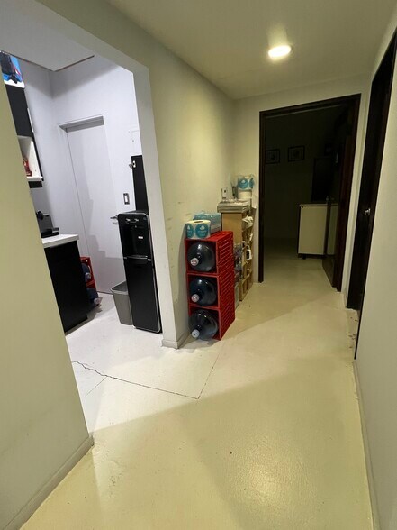 More Photos Of 6334-6340 Wilshire Blvd, Los Angeles Loft Creative Space For Lease