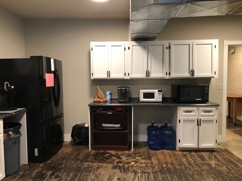 More Photos Of 119 S Madison St, Thomasville Storefront For Lease