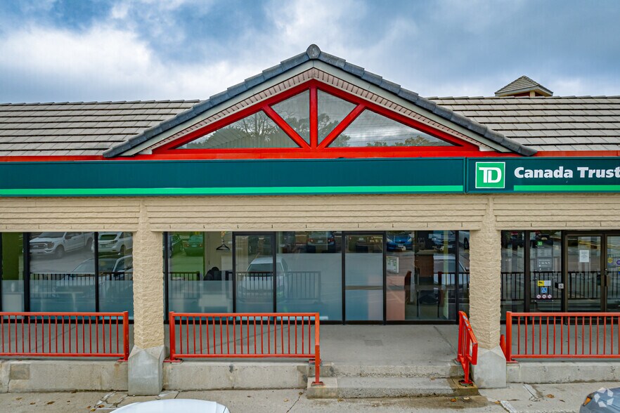 More Photos Of 666 Woolwich St, Guelph Freestanding For Lease