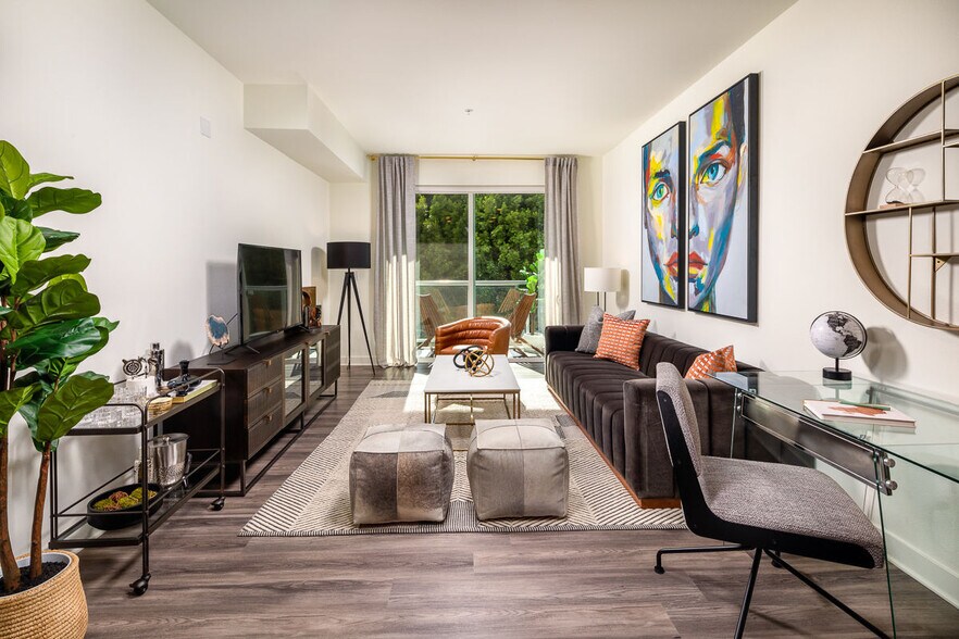 More Photos Of 1331 N Cahuenga Blvd, Los Angeles Apartments For Lease