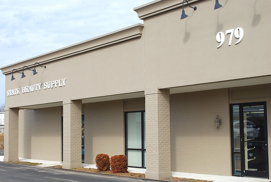 More Photos Of 979 Lovers Ln, Bowling Green Warehouse For Lease