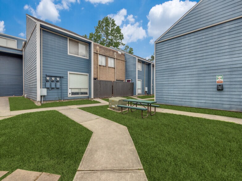More Photos Of 311 Gladstell St, Conroe Apartments For Sale