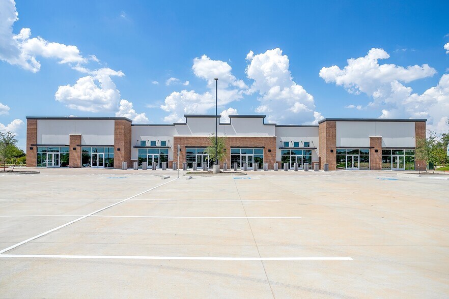 More Photos Of 4004 E US Highway 377, Granbury Freestanding For Lease