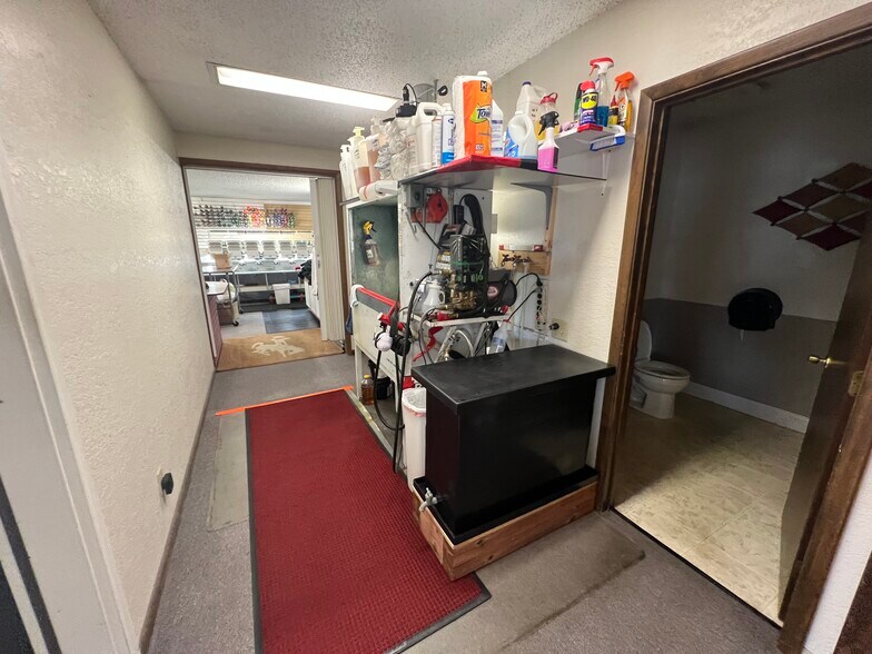 More Photos Of 1720 Main St, Lander Warehouse For Sale