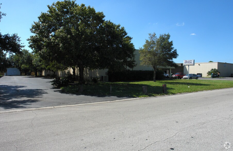 More Photos Of 5600 N 115th Ave, Clearwater Manufacturing For Lease