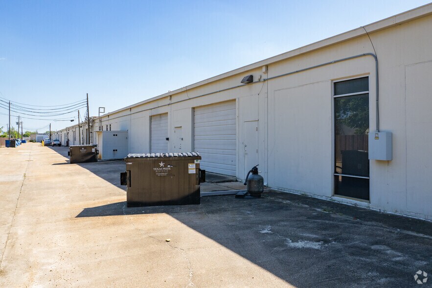 More Photos Of 2500 Central Pky, Houston Unknown For Lease