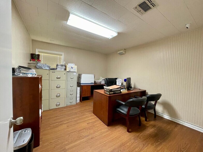 More Photos Of 4006 N Navarro St, Victoria Auto Dealership For Sale