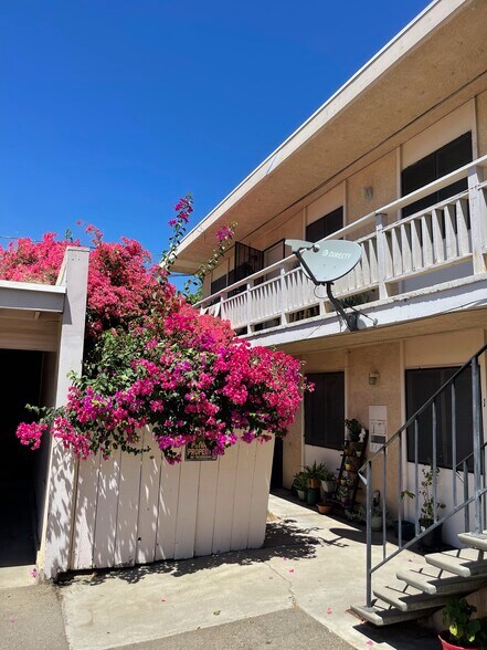 More Photos Of 218 W K St, Los Banos Apartments For Sale