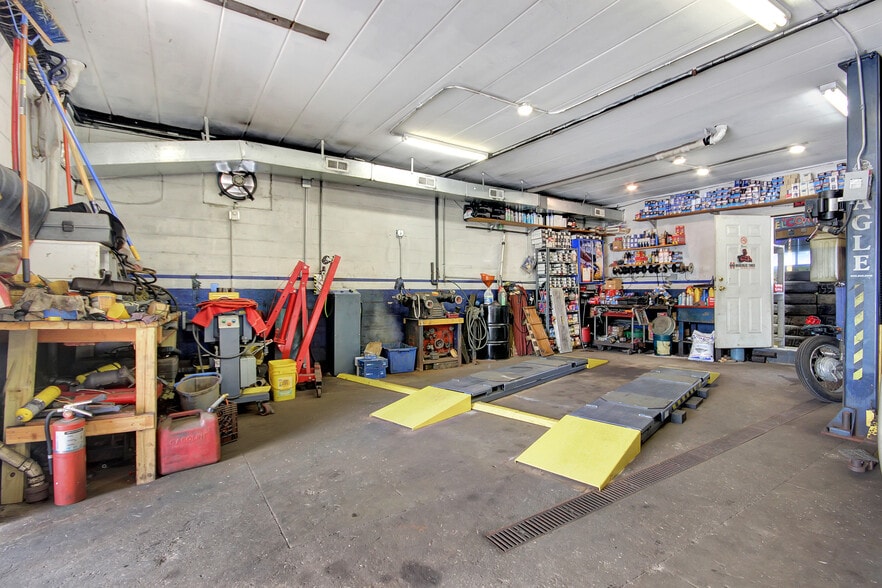 More Photos Of 635 Burnham Ave, Calumet City Auto Repair For Sale