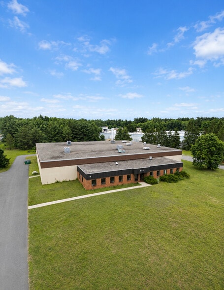 Primary Photo Of 4 Lomar Park Dr, Pepperell Manufacturing For Sale