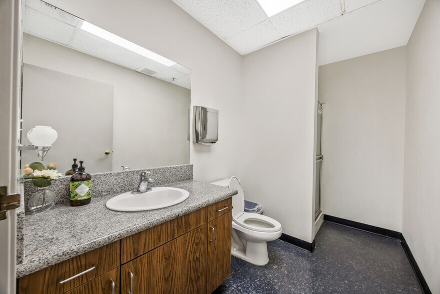 More Photos Of 1808 58th Pl, Los Angeles Land For Sale